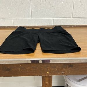 Size 18 LIVI Active size 18/20 black High Rise Soft Knee Bike Short.